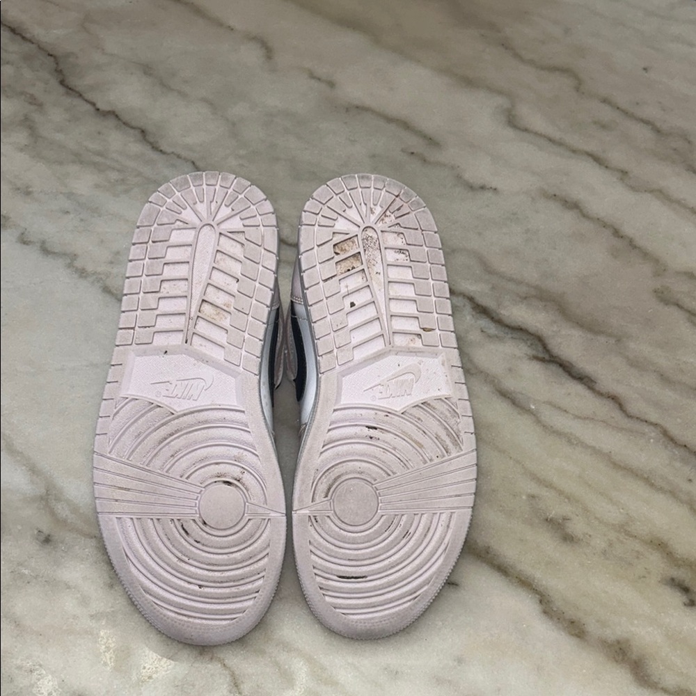 Nike White and Pink Athletic Sneakers - Picture 5 of 6